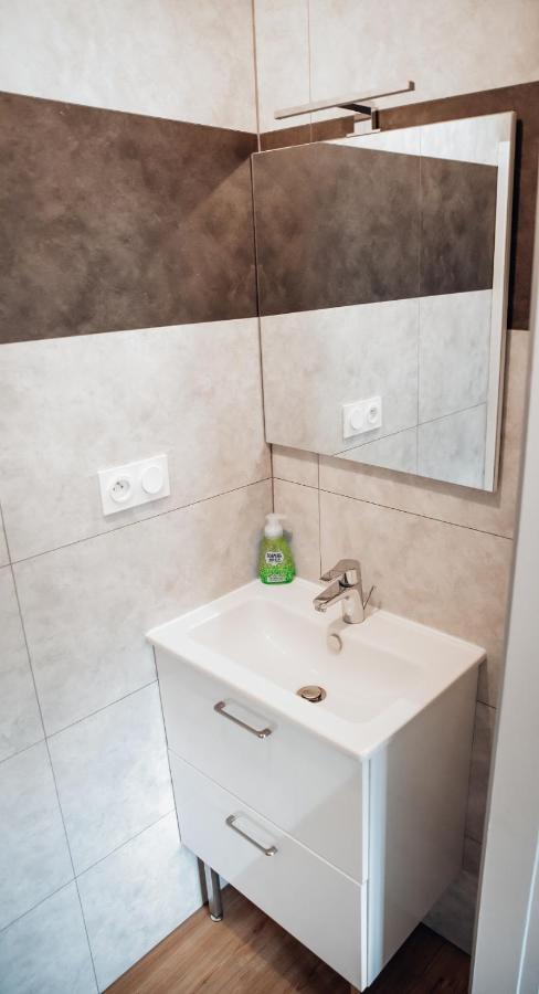 Appartement Neuf, Moderne Et Confortable! Ernee Экстерьер фото